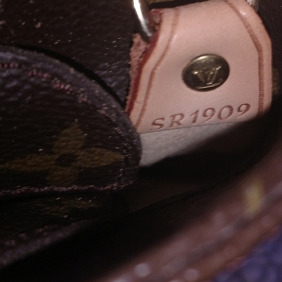 Louis Vuitton Luca Tote - Picture 8 of 8